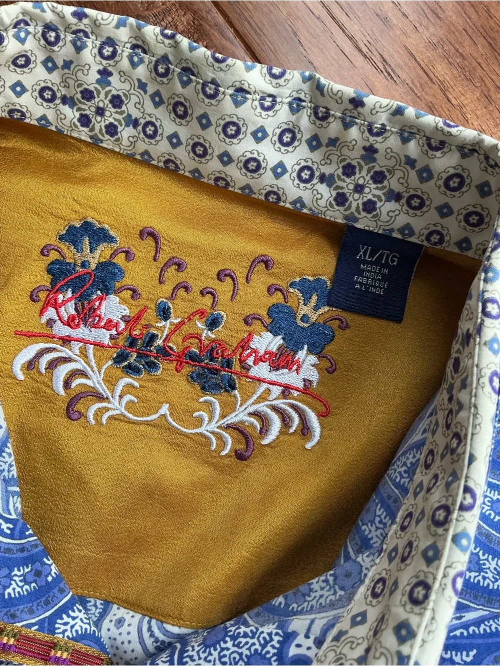 Robert Graham Blue and White Paisley Button Down, Yellow Pattern Cuff, XL - Picture 7 of 9